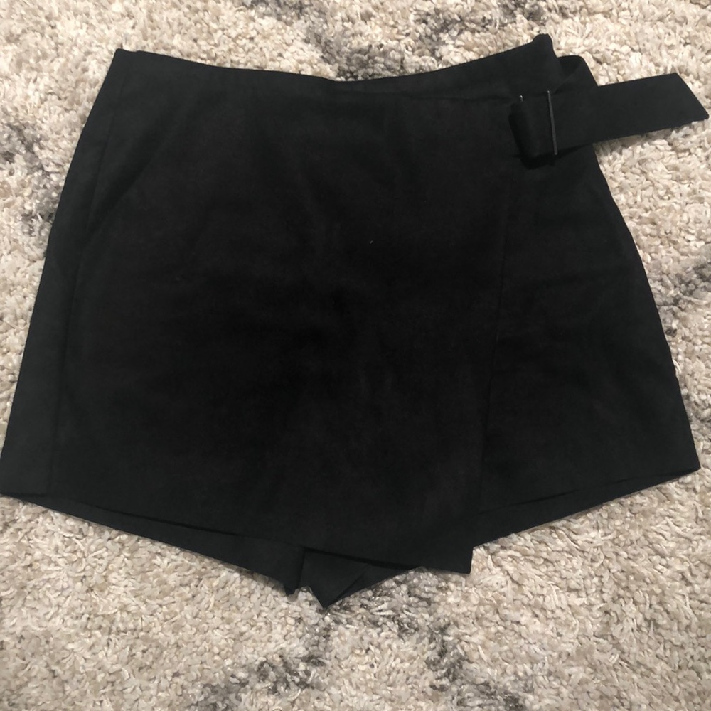 Black Zara skort